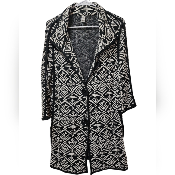 t/o Sweaters - T/O long sweater Aztec southwestern native black and white design woman's large